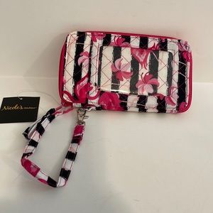 Nicole's boutique zip around wallet 🔥